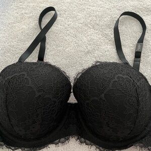 Victoria’s Secret Dream Angels lined lace Demi bra size 38C. Color:Black